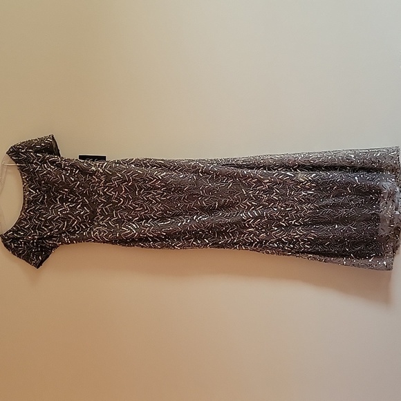 NWT La Femme Beaded Column Gown Dress Short Sleeve Style 29910 Silver Size 4 - Picture 5 of 11